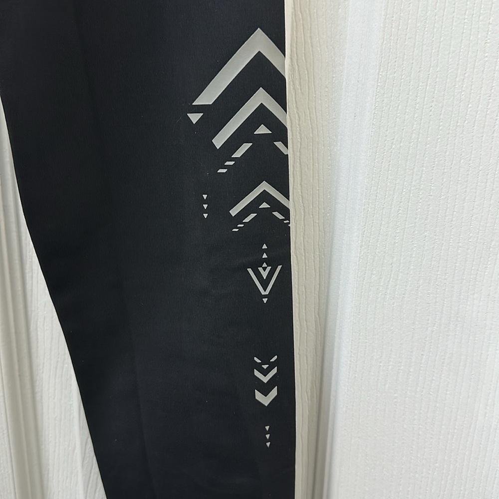 NWOT Ivivva Rhythmic Tights *Black Reflective - Picture 7 of 16
